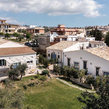 Michael Garden Bed & Breakfast Noto Bagian luar foto
