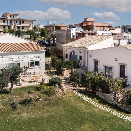 Michael Garden Bed & Breakfast Noto Bagian luar foto