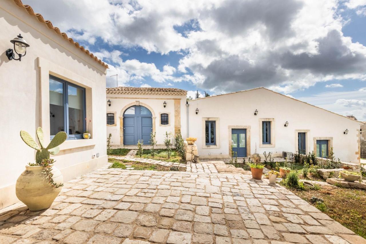 Michael Garden Bed & Breakfast Noto Bagian luar foto