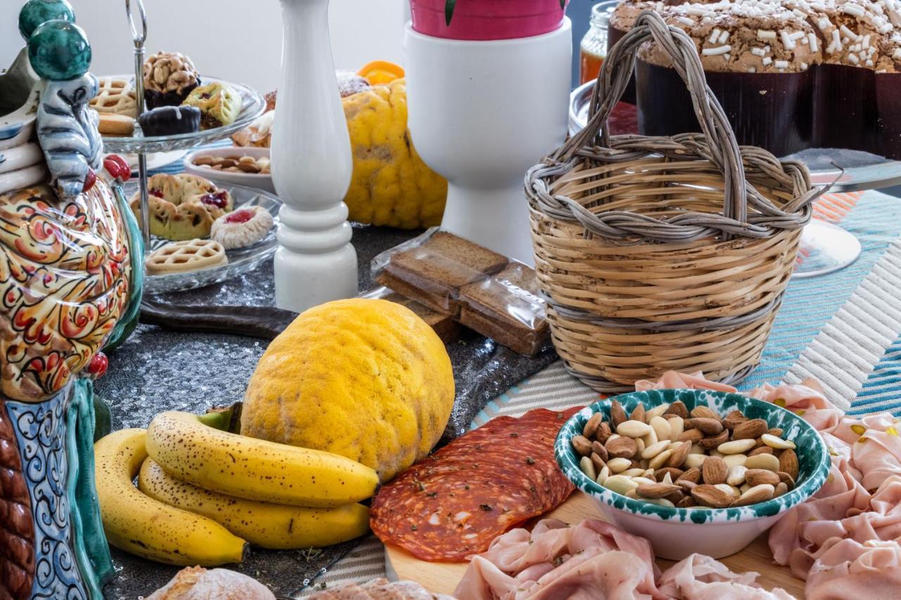 Michael Garden Bed & Breakfast Noto Bagian luar foto