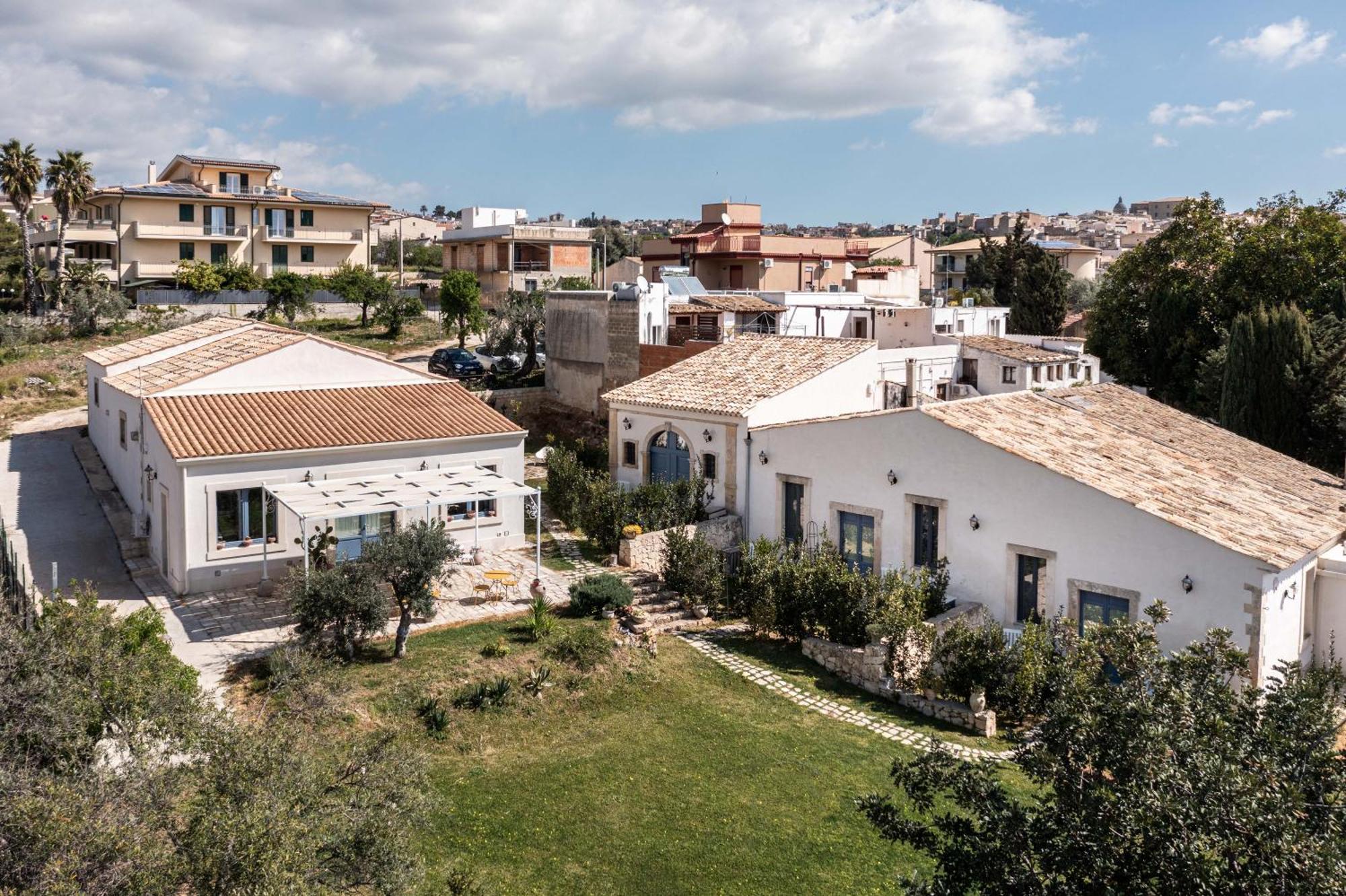 Michael Garden Bed & Breakfast Noto Bagian luar foto