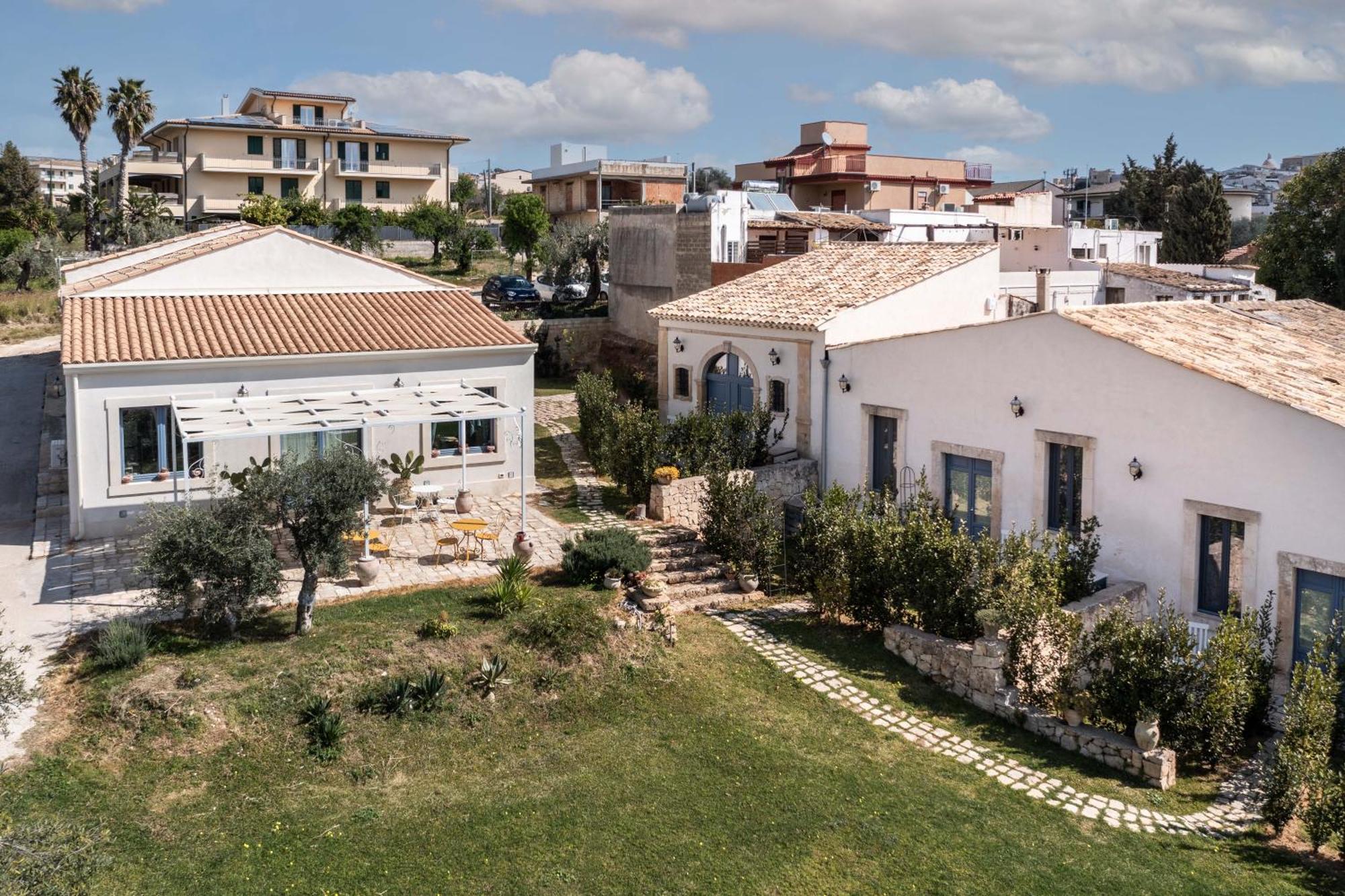 Michael Garden Bed & Breakfast Noto Bagian luar foto
