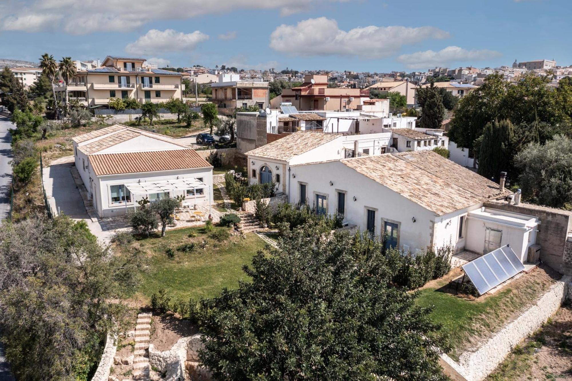 Michael Garden Bed & Breakfast Noto Bagian luar foto